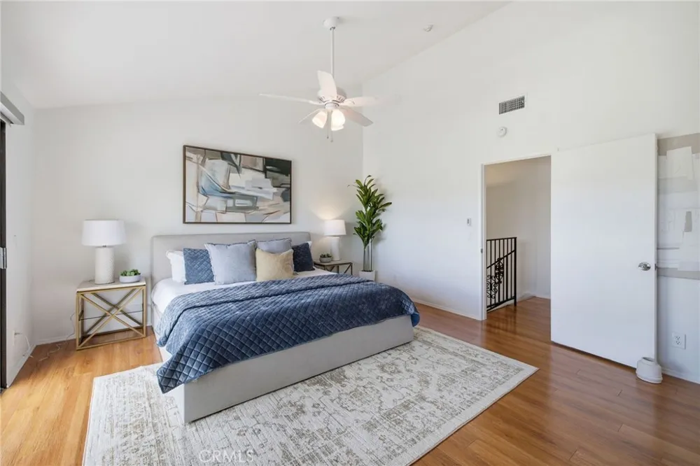 2300 Carnegie Lane #4 Redondo Beach, CA 90278