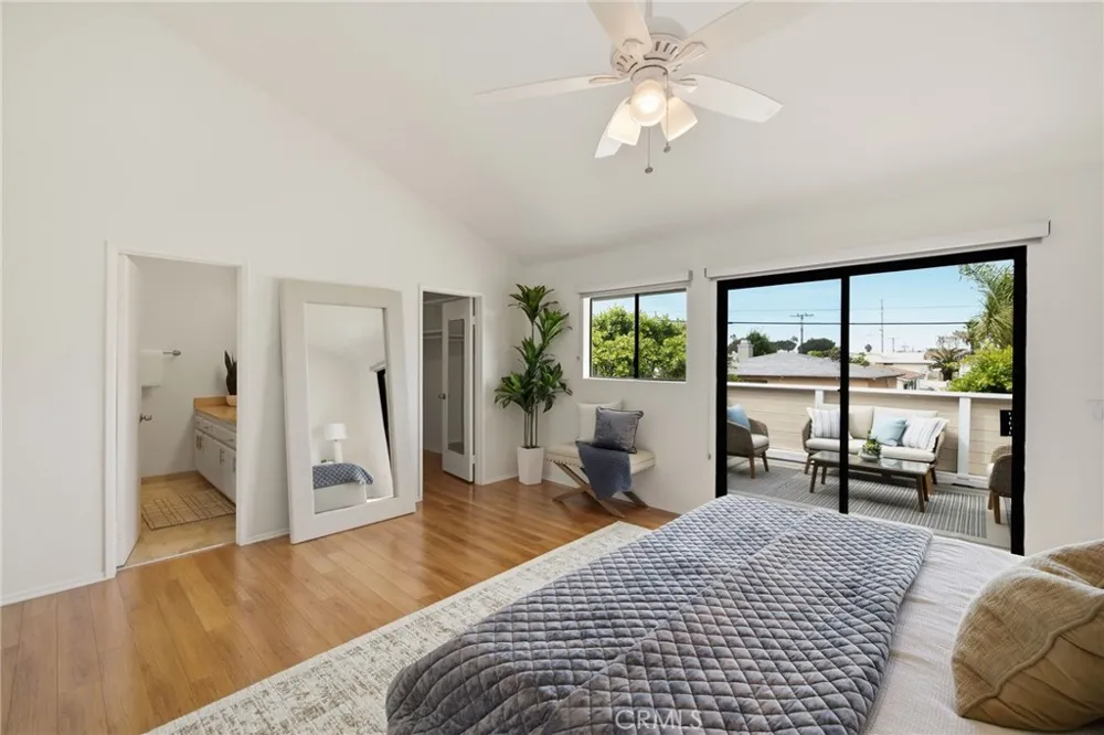 2300 Carnegie Lane #4 Redondo Beach, CA 90278