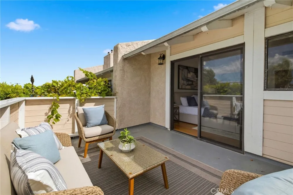 2300 Carnegie Lane #4 Redondo Beach, CA 90278