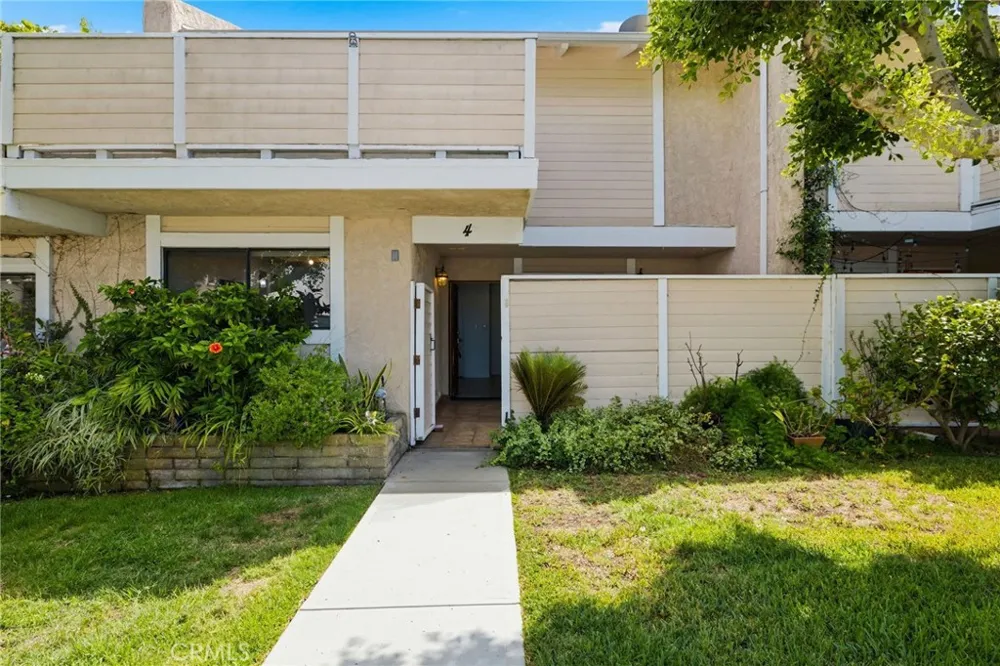 2300 Carnegie Lane #4 Redondo Beach, CA 90278