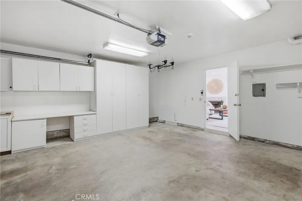 2300 Carnegie Lane #4 Redondo Beach, CA 90278