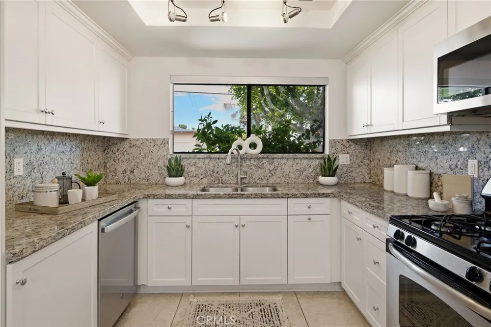 2300 Carnegie Lane #4 Redondo Beach, CA 90278