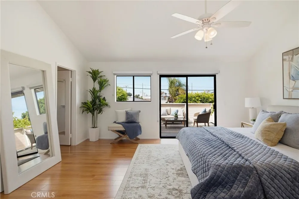 2300 Carnegie Lane #4 Redondo Beach, CA 90278