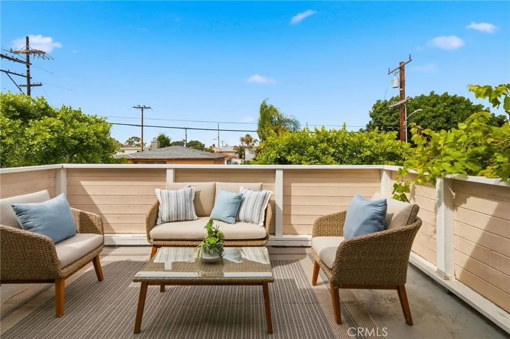 2300 Carnegie Lane #4 Redondo Beach, CA 90278