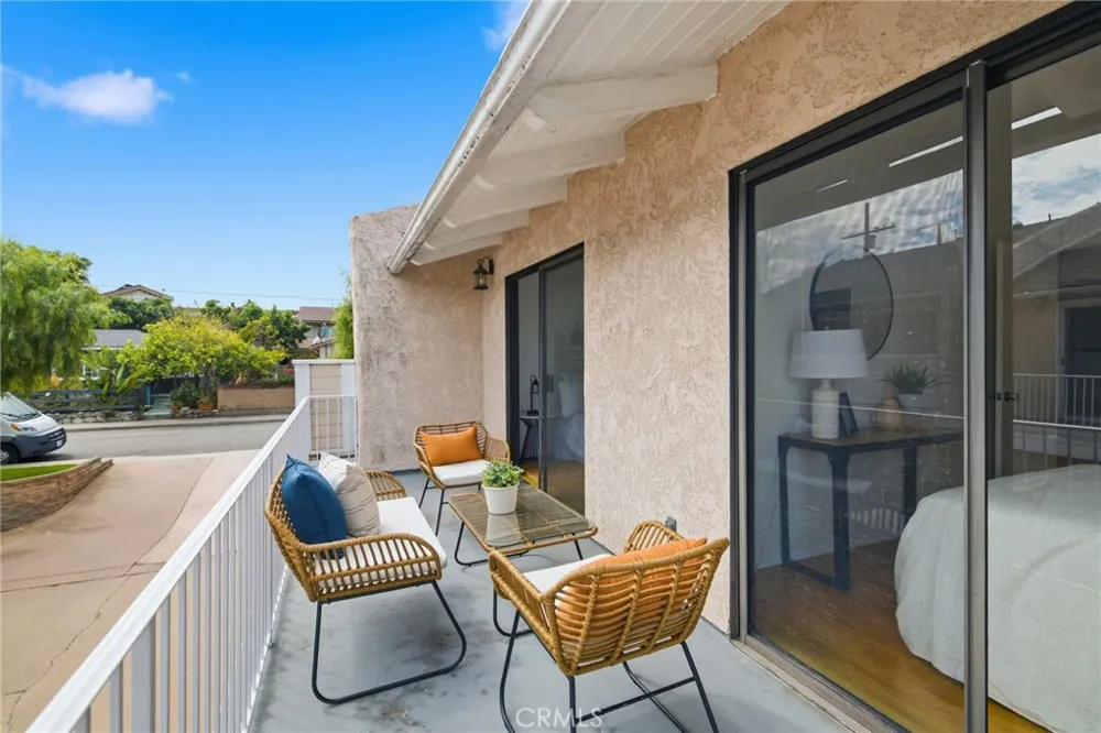 2300 Carnegie Lane #4 Redondo Beach, CA 90278
