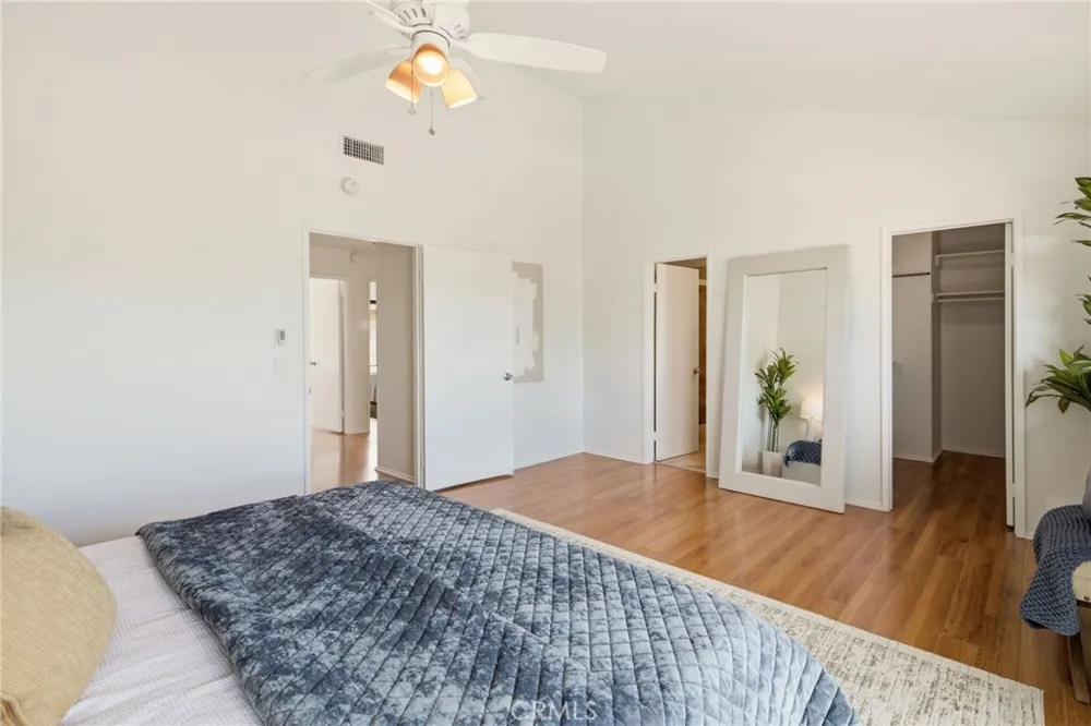 2300 Carnegie Lane #4 Redondo Beach, CA 90278
