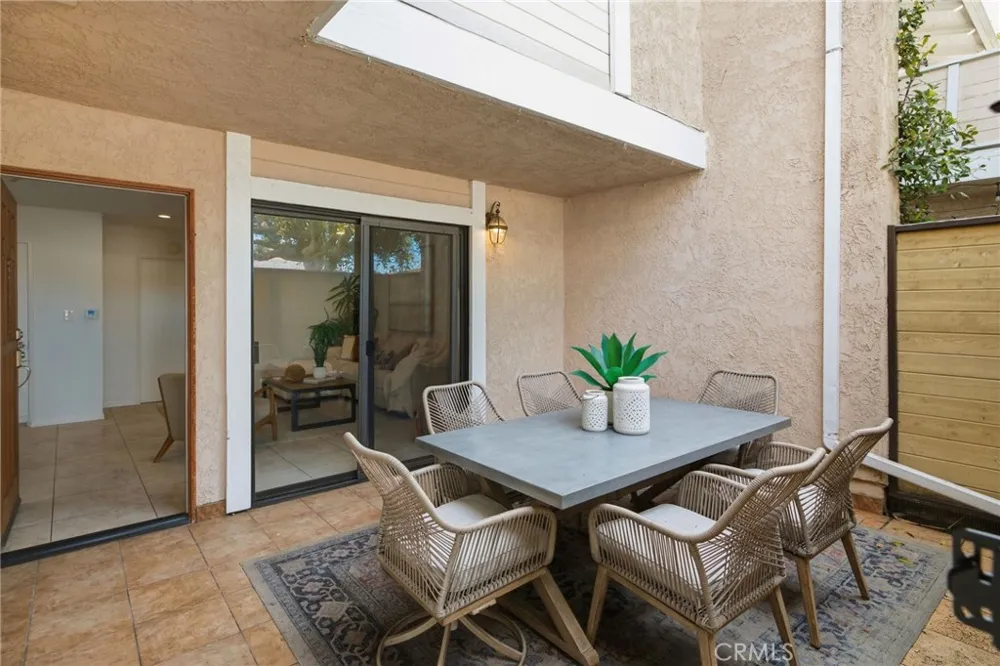 2300 Carnegie Lane #4 Redondo Beach, CA 90278