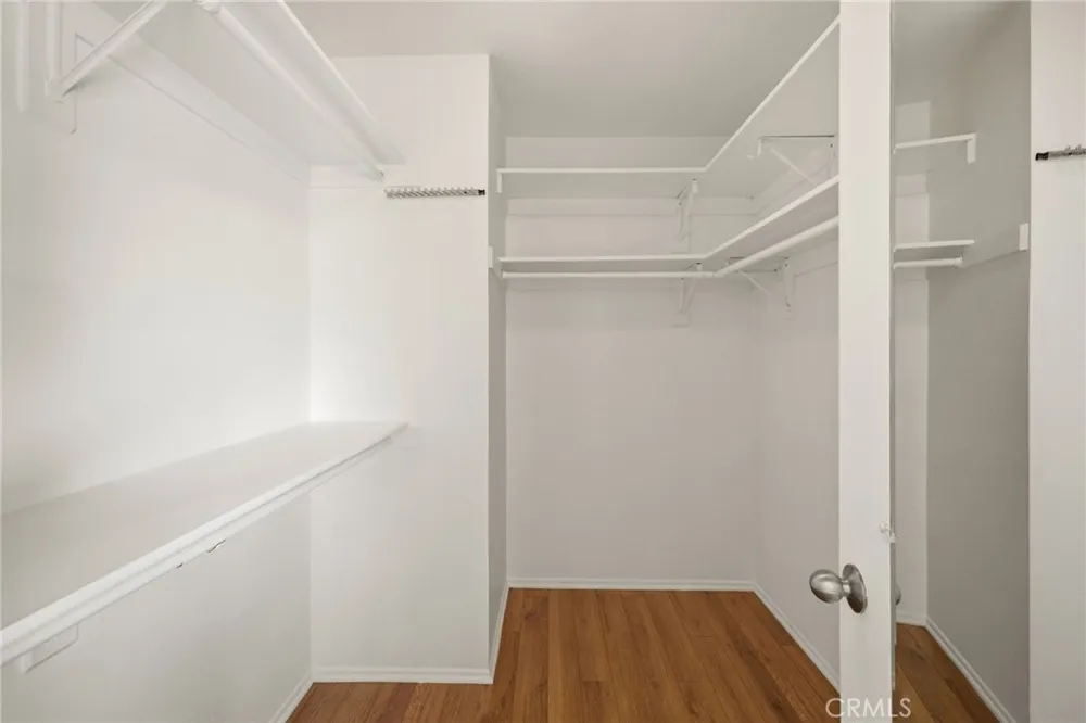 2300 Carnegie Lane #4 Redondo Beach, CA 90278