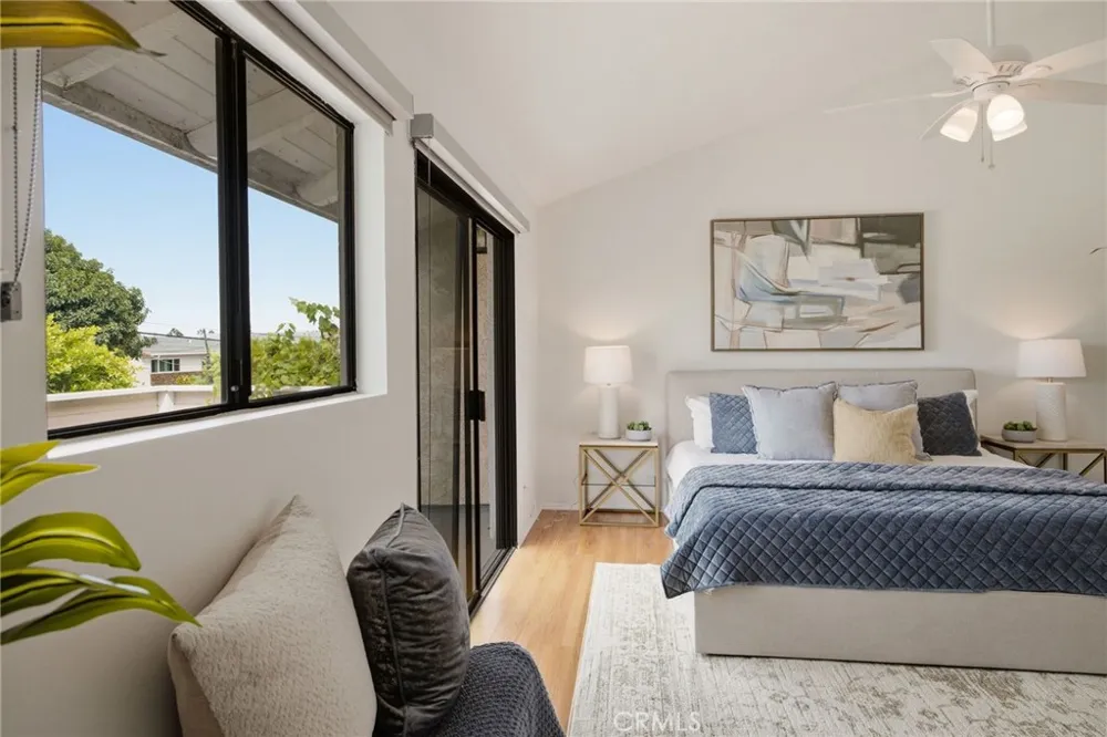 2300 Carnegie Lane #4 Redondo Beach, CA 90278