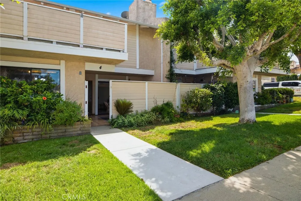 2300 Carnegie Lane #4 Redondo Beach, CA 90278