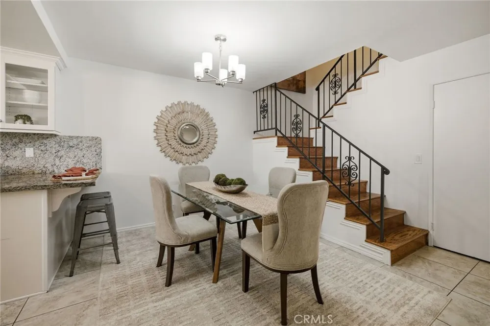 2300 Carnegie Lane #4 Redondo Beach, CA 90278