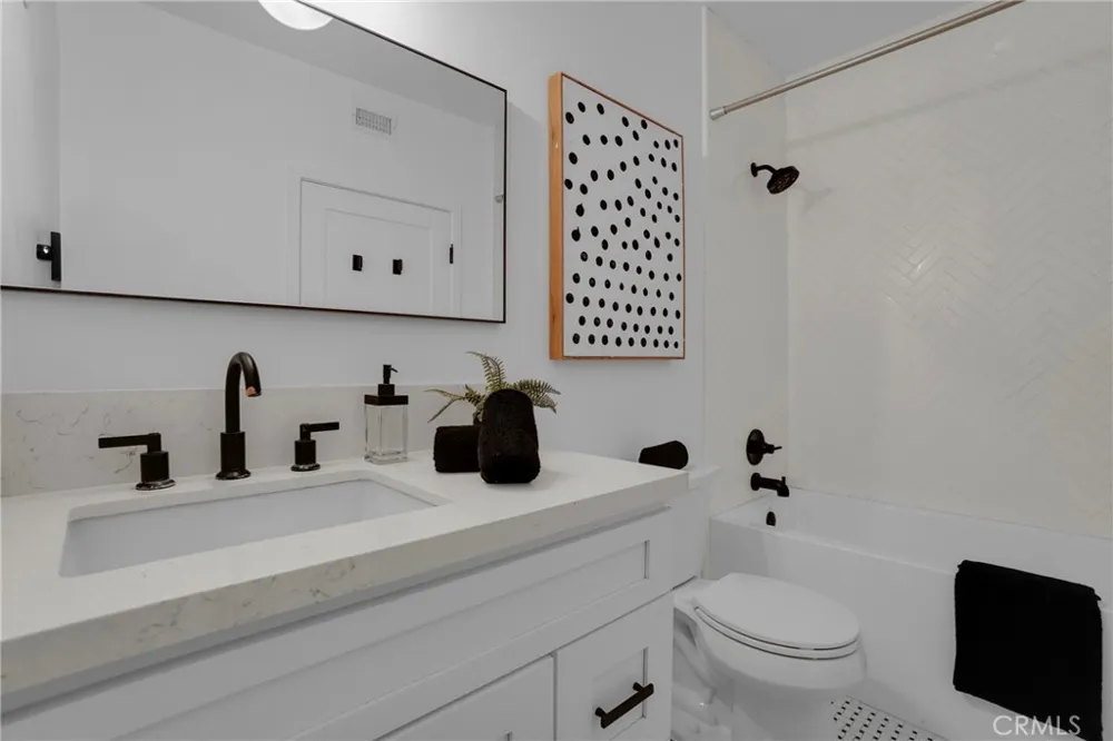1871 Greenfield Avenue #102 Los Angeles, CA 90025