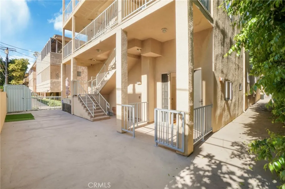 1871 Greenfield Avenue #102 Los Angeles, CA 90025