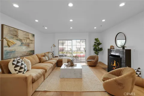 1871 Greenfield Avenue #102
