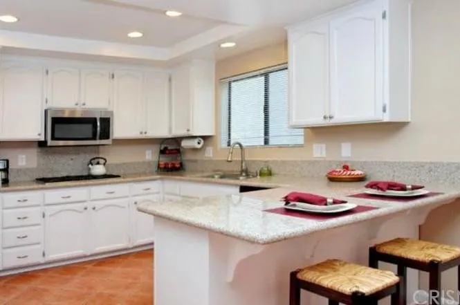 5246 Calderon Road Woodland Hills, CA 91364