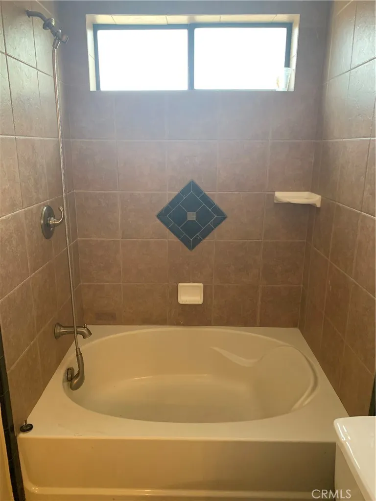 5246 Calderon Road Woodland Hills, CA 91364