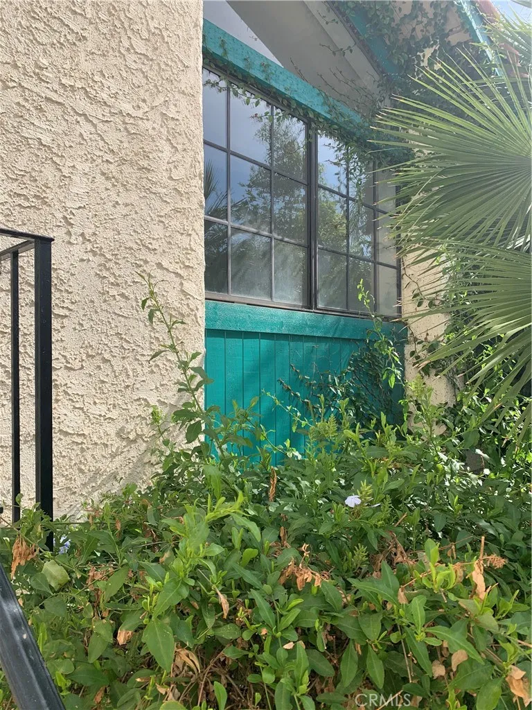 5246 Calderon Road Woodland Hills, CA 91364