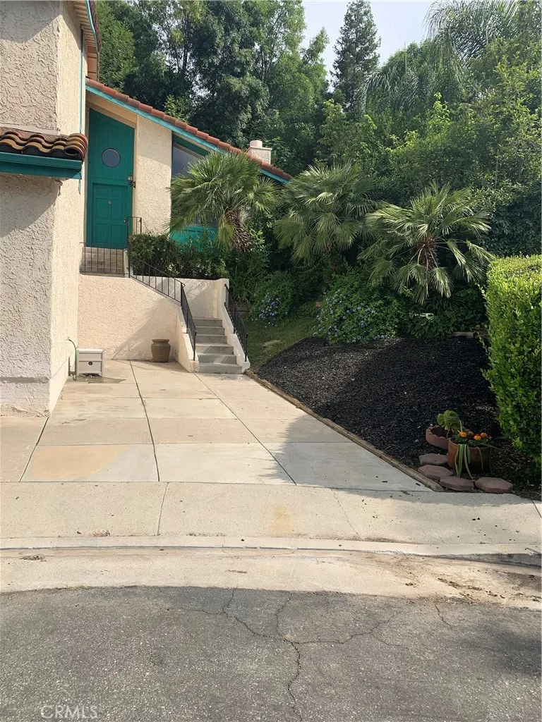 5246 Calderon Road Woodland Hills, CA 91364