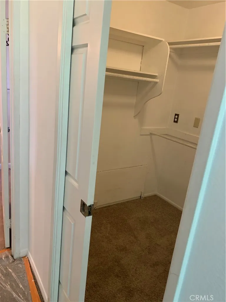 5246 Calderon Road Woodland Hills, CA 91364