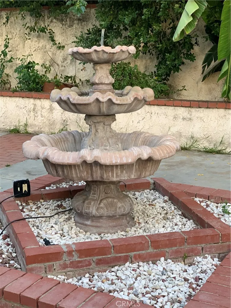 5246 Calderon Road Woodland Hills, CA 91364