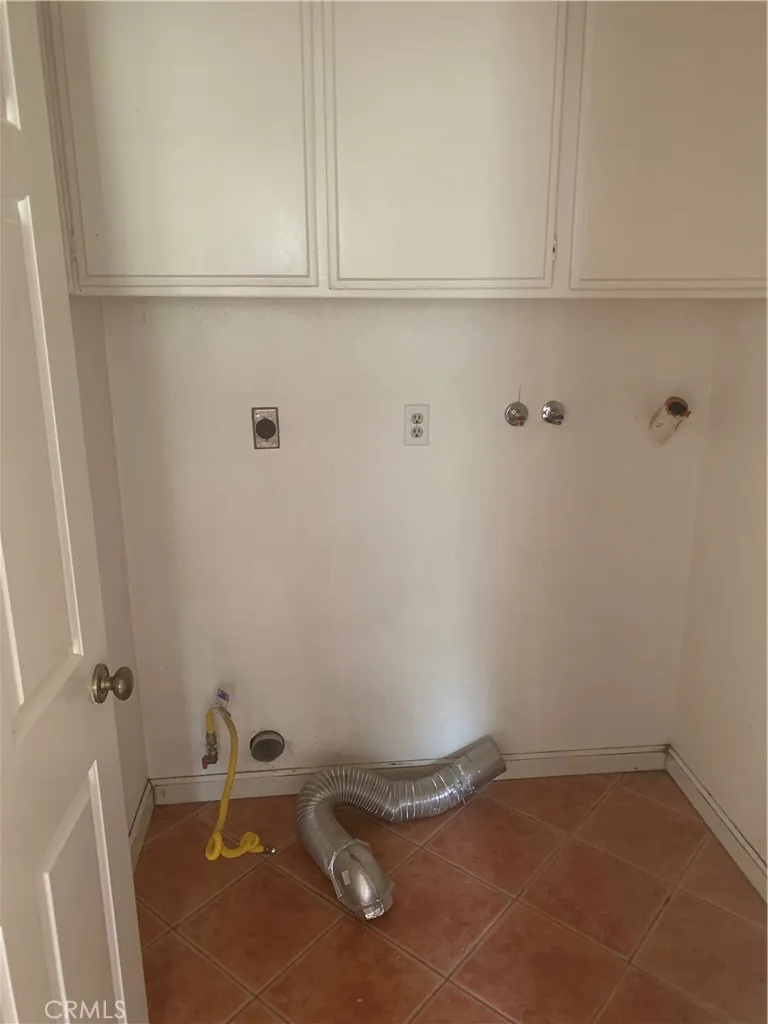 5246 Calderon Road Woodland Hills, CA 91364