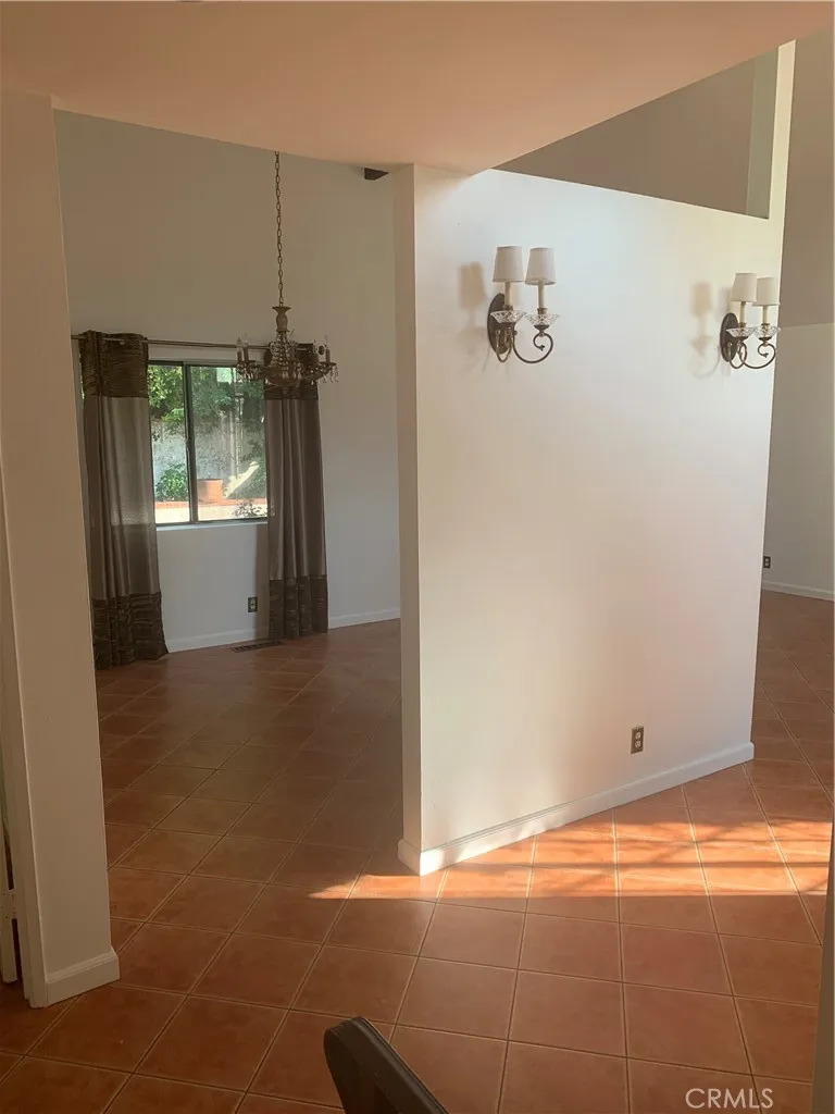 5246 Calderon Road Woodland Hills, CA 91364