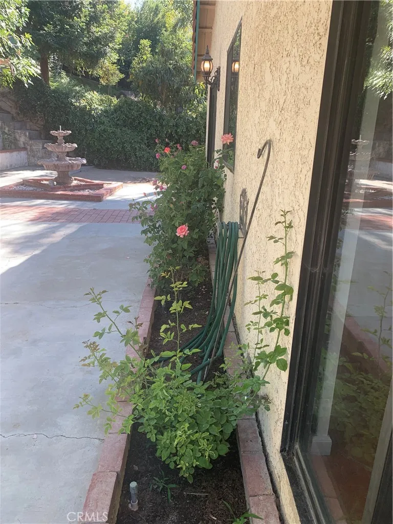 5246 Calderon Road Woodland Hills, CA 91364