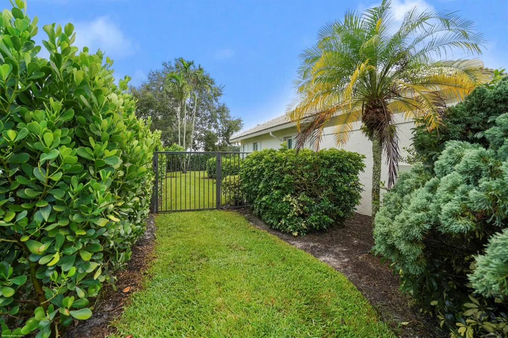 2274 Sunderland Avenue Wellington, FL 33414