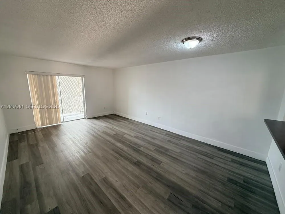 6125 W 20th Ave #312 Hialeah, FL 33012