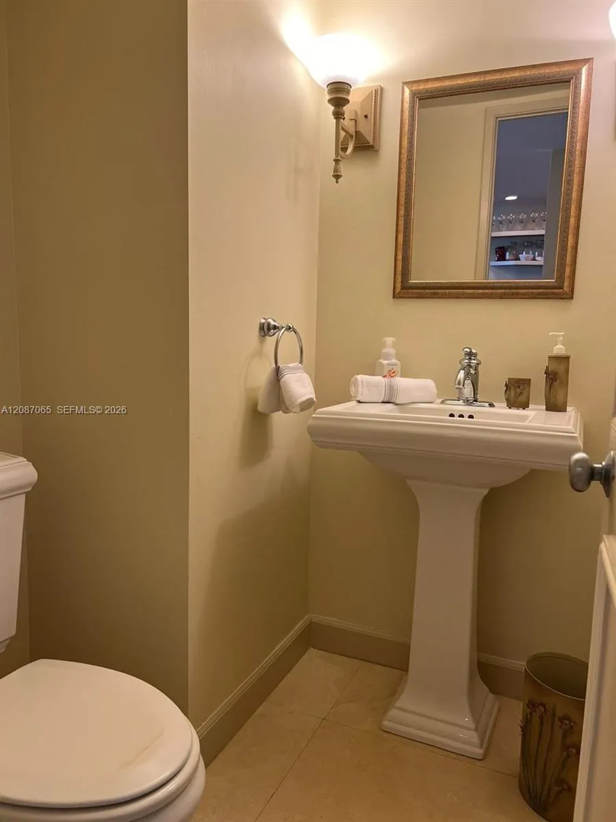 18151 NE 31st Ct #1005 Aventura, FL 33160