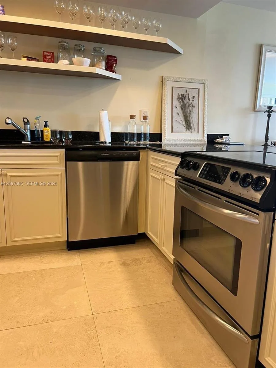 18151 NE 31st Ct #1005 Aventura, FL 33160