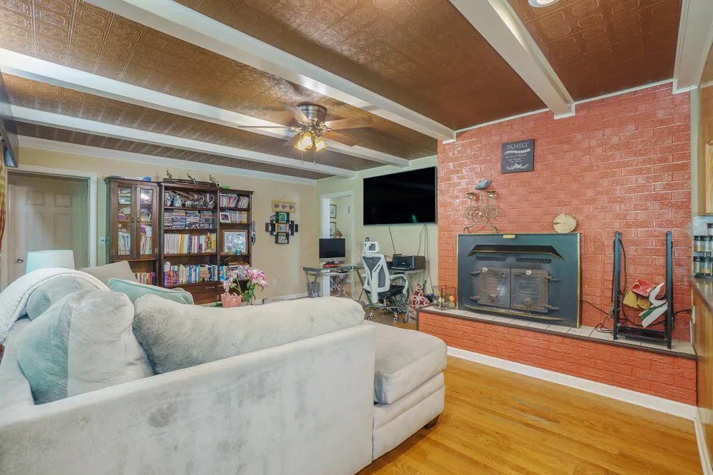 906 Walnut Street Three Rivers, MI 49093