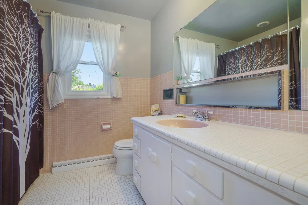 906 Walnut Street Three Rivers, MI 49093