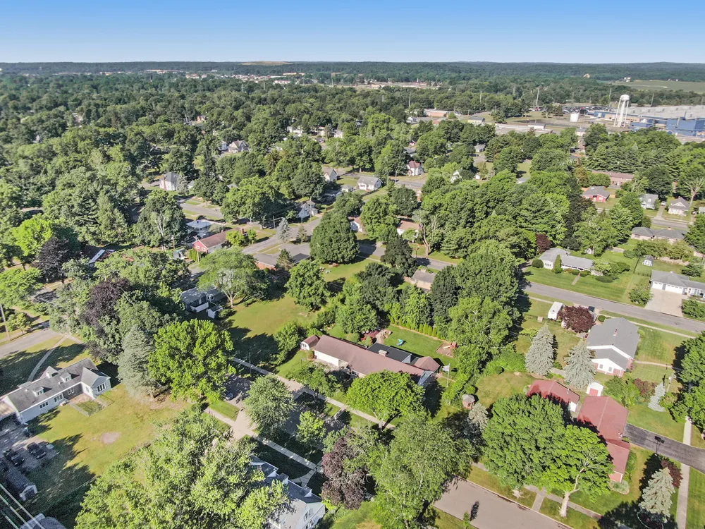 906 Walnut Street Three Rivers, MI 49093
