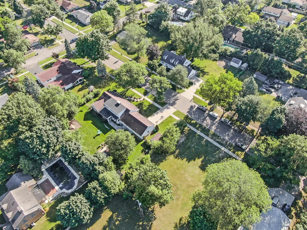 906 Walnut Street Three Rivers, MI 49093