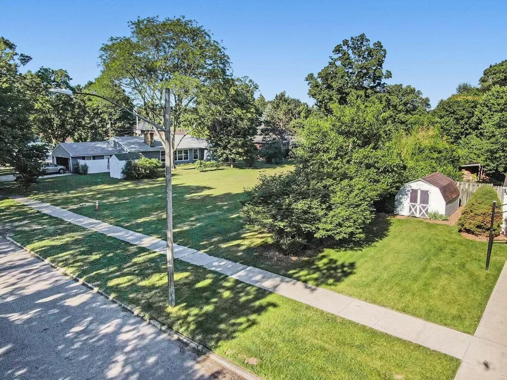906 Walnut Street Three Rivers, MI 49093
