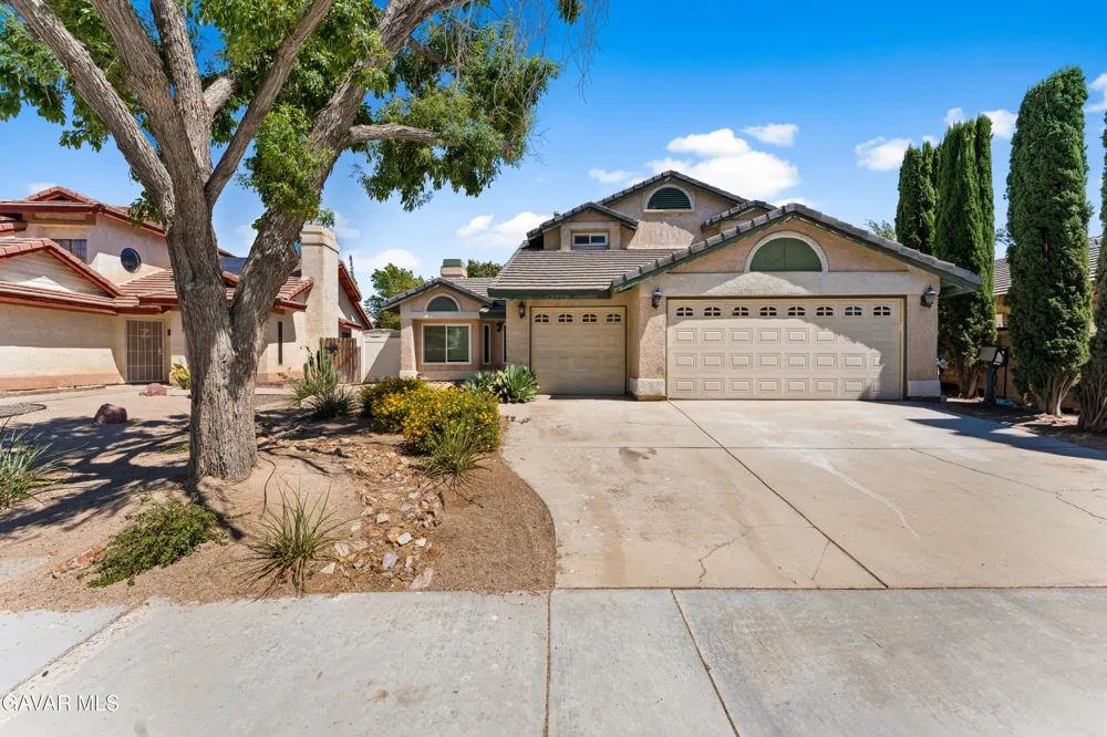 42910 Burlwood Drive Lancaster, CA 93536