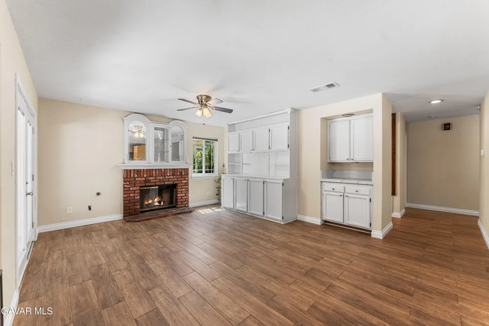 42910 Burlwood Drive Lancaster, CA 93536