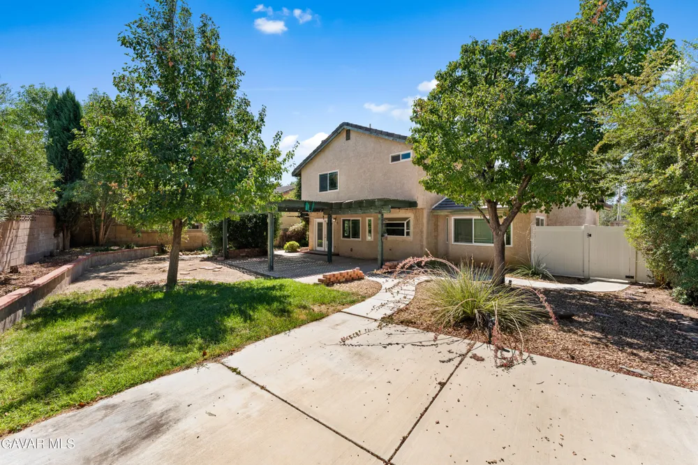 42910 Burlwood Drive Lancaster, CA 93536