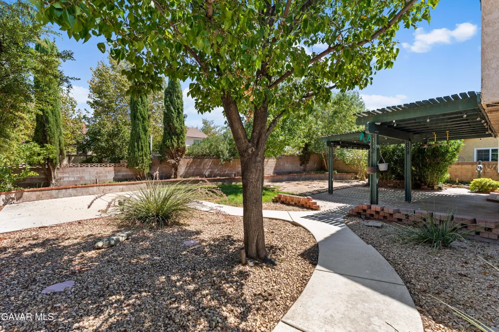 42910 Burlwood Drive Lancaster, CA 93536