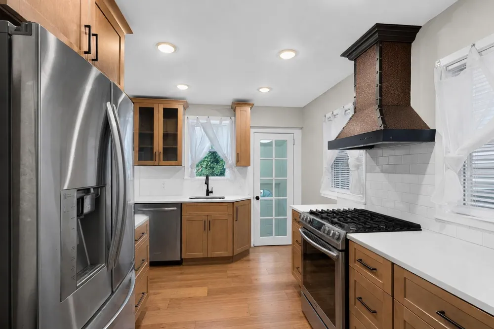 93 WEST 27TH ST Bayonne, NJ 07002