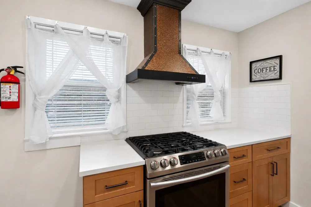 93 WEST 27TH ST Bayonne, NJ 07002