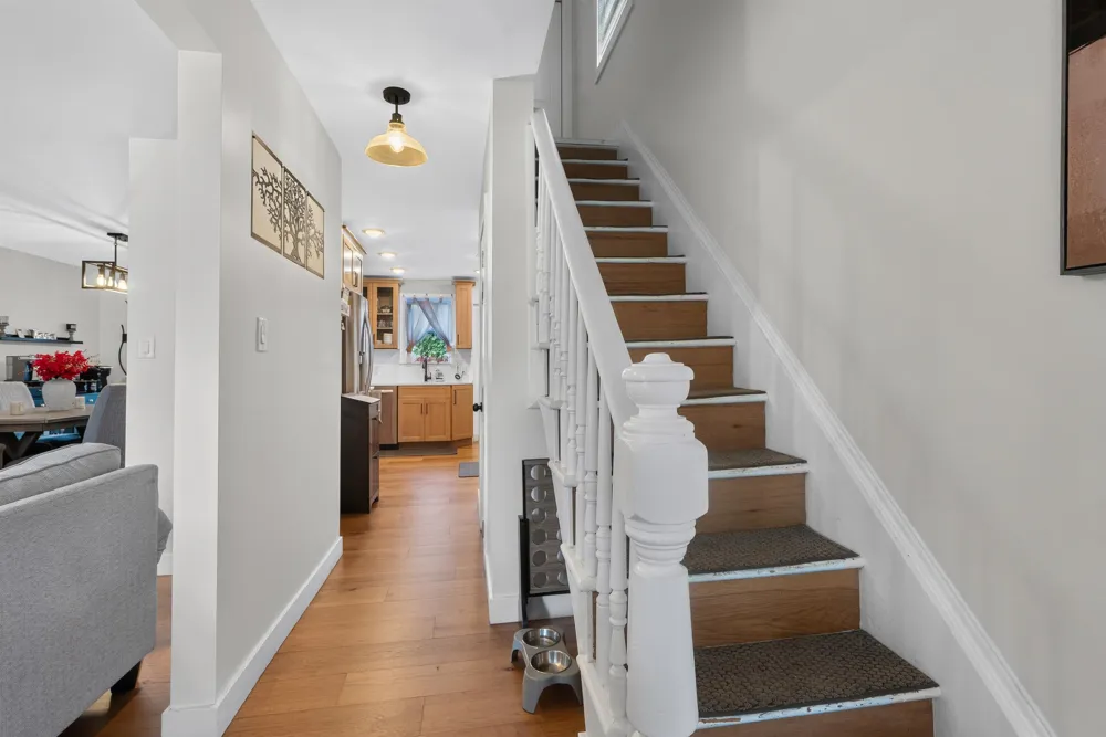 93 WEST 27TH ST Bayonne, NJ 07002