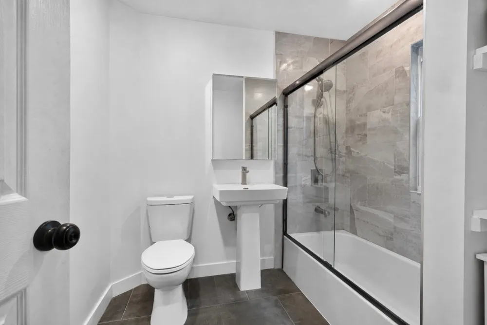 93 WEST 27TH ST Bayonne, NJ 07002