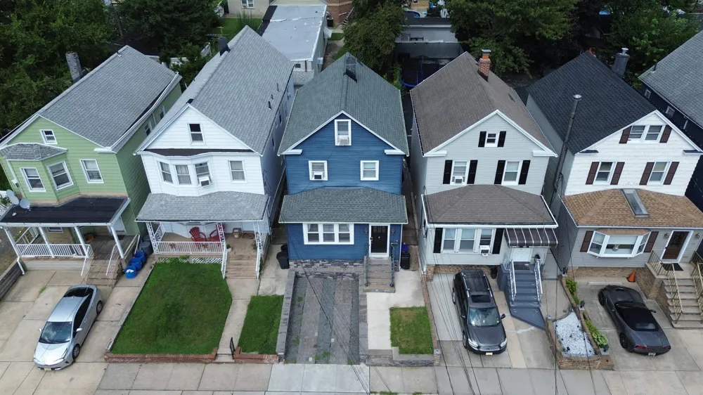93 WEST 27TH ST Bayonne, NJ 07002