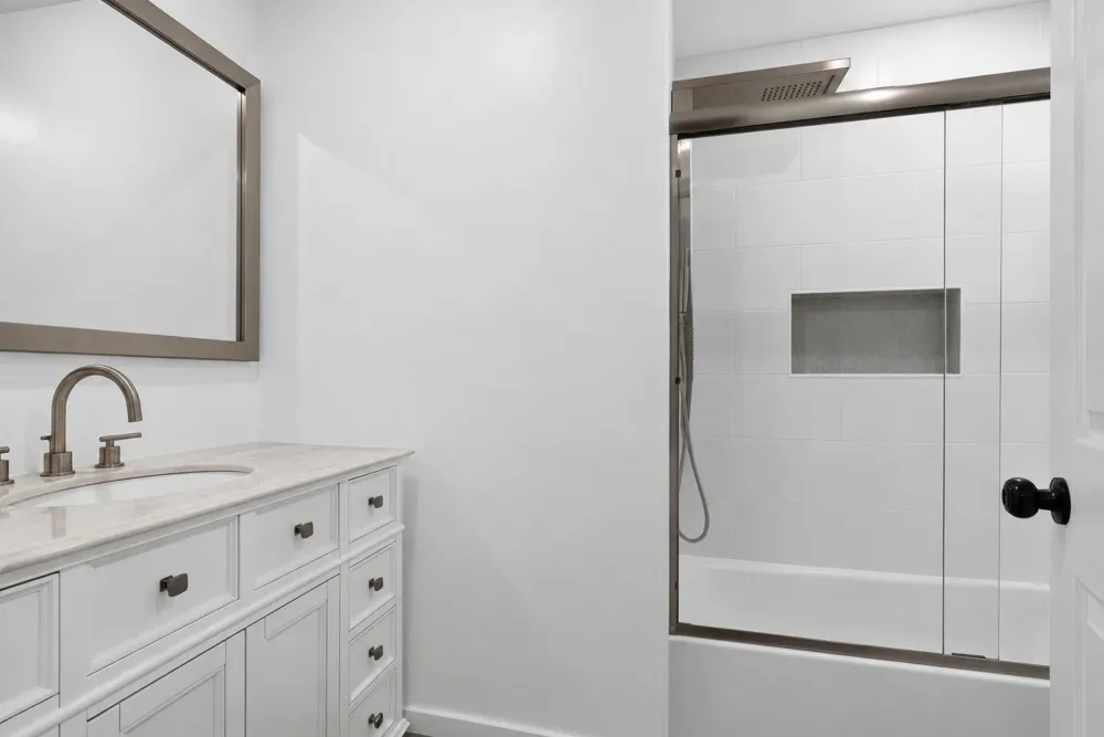 93 WEST 27TH ST Bayonne, NJ 07002