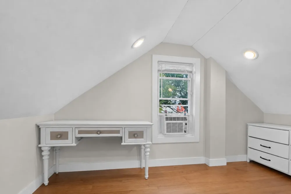 93 WEST 27TH ST Bayonne, NJ 07002