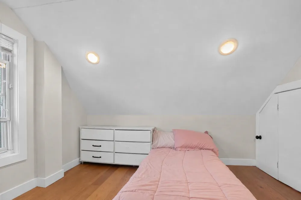 93 WEST 27TH ST Bayonne, NJ 07002