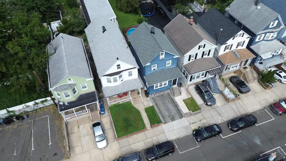 93 WEST 27TH ST Bayonne, NJ 07002