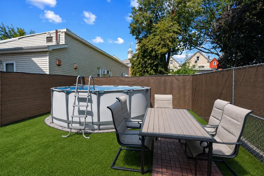 93 WEST 27TH ST Bayonne, NJ 07002